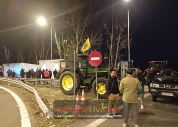 “Κρατάει” το μπλόκο στον κόμβο του Ε65 – “Παραμονή” αποφασίστηκε στην χθεσινή συνέλευση, ενώ συγκαλείται αύριο νέα
