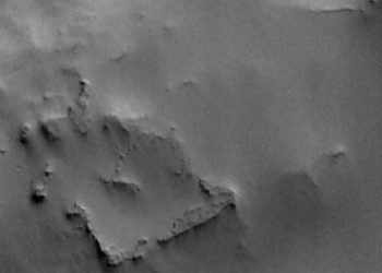 Εικόνα της NASA αποκαλύπτει ένα τετράγωνο στον Άρη και ο Έλον Μασκ ετοιμάζει αποστολή