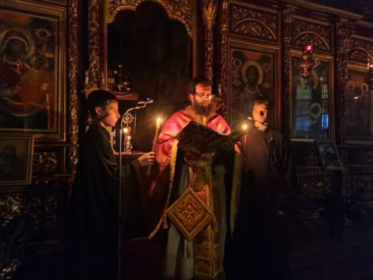 Βραδιά κατάνυξης κι ευλάβειας υπό το φως των κεριών στα Τρίκαλα