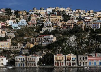 Σύμη – Πατέρας 13χρονης: «Ο 15χρονος έδινε ναρκωτικά στην κόρη μου και την εξουσίαζε»