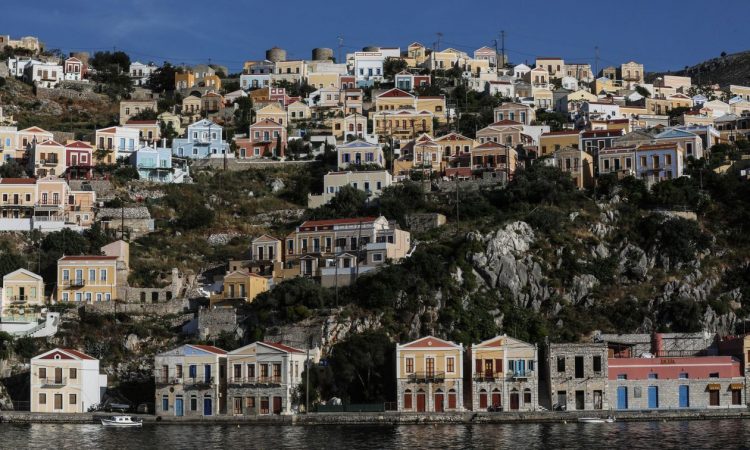 Σύμη – Πατέρας 13χρονης: «Ο 15χρονος έδινε ναρκωτικά στην κόρη μου και την εξουσίαζε»