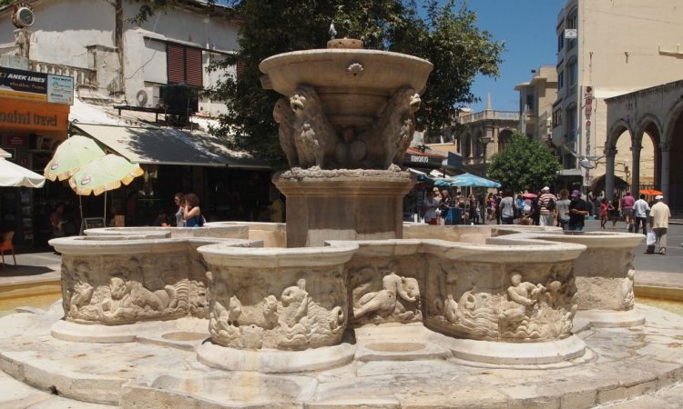 Η ιστορική Κρήνη Μοροζίνι: Το μνημείο «σύμβολο» της πόλης του Ηρακλείου Κρήτης