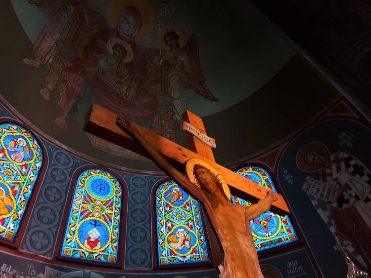Πανικός σε εκκλησία του Βόλου – Πιστός μπήκε στο ναό με κουζινομάχαιρο