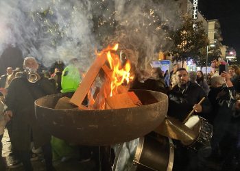 “Φανός” από την Κοζάνη και Αποκριάτικη παράδοση στο κέντρο των Τρικάλων