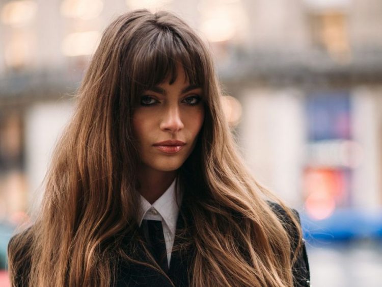 Wispy bangs: Οι grunge αφέλειες από τη δεκαετία του 70′ επιστρέφουν!
