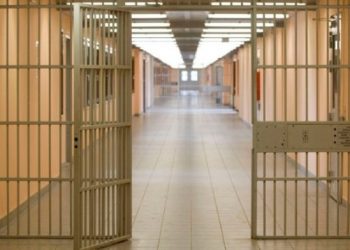 Στη φυλακή ο 17χρονος για τη ληστεία με μαχαίρι σε σούπερ μάρκετ στον Βόλο