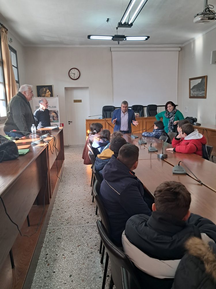 Επίσκεψη μαθητών Δημοτικού Σχολείου Γόμφων στο Δημαρχείο Πύλης