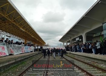 Καρδίτσα: Δικαιοσύνη για τα Τέμπη ζήτησαν μαθητές και φοιτητές (ΕΙΚΟΝΕΣ)
