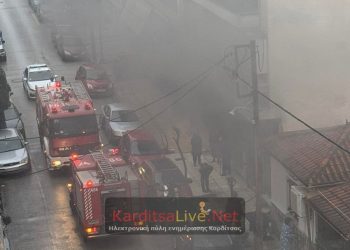 Επέμβαση της Π.Υ. Καρδίτσας για πυρκαγιά σε ισόγειο χώρο επί της οδού Τζέλλα (ΕΙΚΟΝΕΣ)