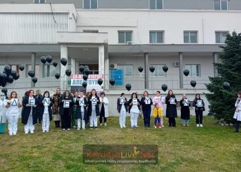Κινητοποίηση στο Νοσοκομείο Καρδίτσας: «Νιώθουμε να ζούμε σε μία απέραντη κοιλάδα των Τεμπών» (ΕΙΚΟΝΕΣ)