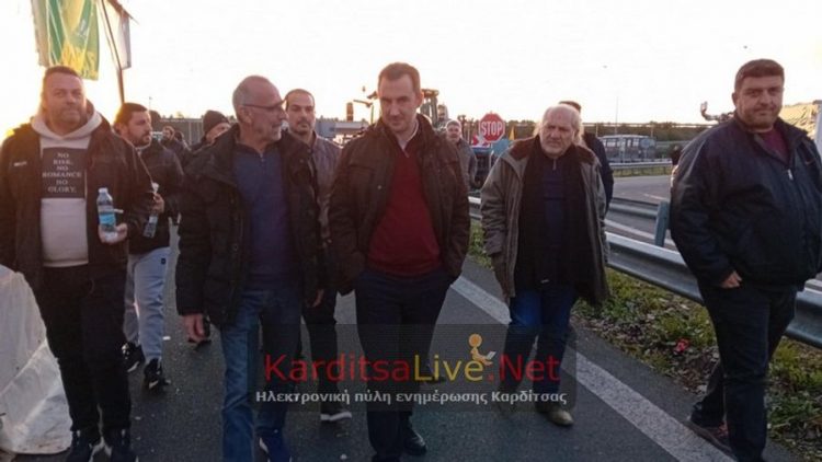 Αλ. Χαρίτσης από το “μπλόκο” του Ε65: «Η Νέα Αριστερά στέκεται στο πλευρό των αγροτών» (ΕΙΚΟΝΕΣ)