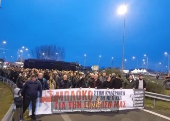Παραμένουν στο δρόμο και ζητούν συνάντηση με τον Πρωθυπουργό οι αγρότες (ΕΙΚΟΝΕΣ – ΒΙΝΤΕΟ)