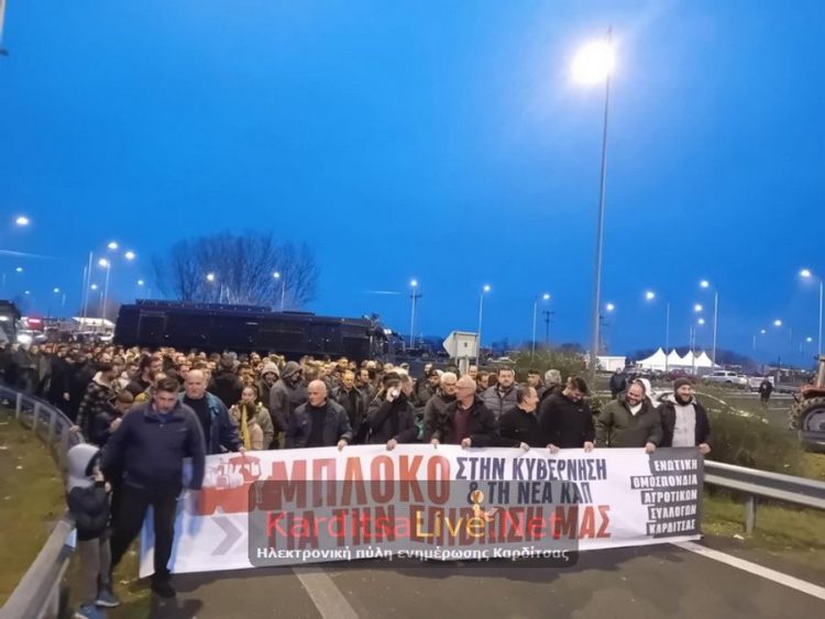 Παραμένουν στο δρόμο και ζητούν συνάντηση με τον Πρωθυπουργό οι αγρότες (ΕΙΚΟΝΕΣ – ΒΙΝΤΕΟ)
