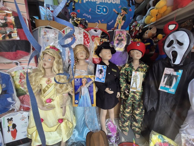 Απόκριες 2025: Ο πυρετός των μεταμφιέσεων στο Junior Toys! 🎭