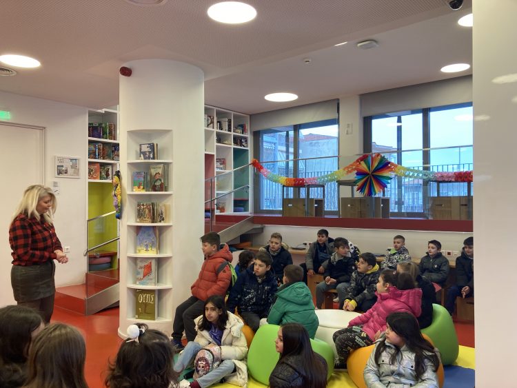 Βιβλιοθήκη Καλαμπάκας: Στην έκθεση με θέμα την Τεχνητή Νοημοσύνη και η Δ’ τάξη του 2ου Δημοτικού Σχολείου