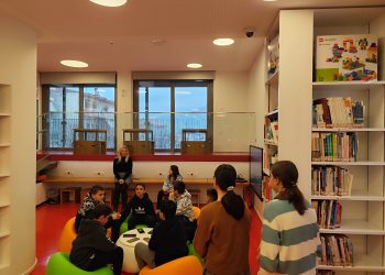 Βιβλιοθήκη Καλαμπάκας: Η ΣΤ΄ Τάξη του 2ου Δημοτικού Σχολείου Καλαμπάκας περιηγήθηκε στην έκθεση με θέμα τις επιπτώσεις της Τεχνητής Νοημοσύνης