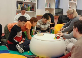 Βιβλιοθήκη Καλαμπάκας: Το ΚΔΑΠ Τρικάλων “Χαμόγελα Ελπίδας” επισκέφτηκε τη Βιβλιοθήκη