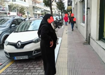 Βόλος: Συνεχίζουν οι «ψευτοκαλόγριες» να πουλούν …ευλογημένα κομποσκοίνια