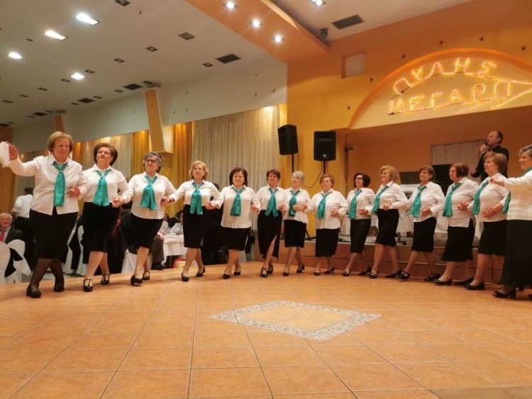 Κέφι, χορός και γλέντι από εκατοντάδες μέλη των ΚΑΠΗ του Δήμου Τρικκαίων