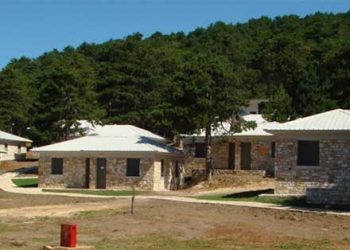 Εγκαταλελειμμένη στην Πεύκη Καλαμπάκας μία από τις πιο σύγχρονες παιδικές κατασκηνώσεις της χώρας