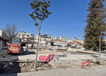 Μνημείο καθυστέρησης η πλατεία των Τρικάλων | Το… αιώνιο εργοτάξιο που έγινε αξιοθέατο… | Εκατοντάδες οι επιβλέποντες Τρικαλινοί