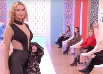 Πανέμορφη Βολιώτισσα προκαλεί «σοκ και δέος» στο Shopping Star (BINTEO)