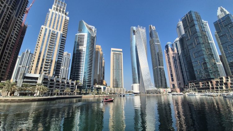 Dubai Marina: η πιο ακριβή μαρίνα του κόσμου λούζεται στο φως της ανατολής – Απόλυτη χλιδή σε ένα σκηνικό βγαλμένο από το μέλλον! (video)