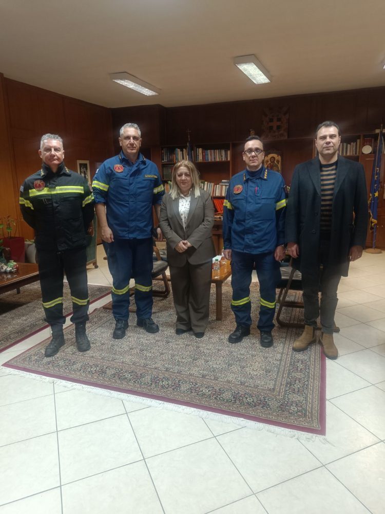 Συνάντηση Αντιπεριφερειάρχη Π.Ε. Τρικάλων Χρύσας Ντιντή με τον νέο Περιφερειακό Διοικητή Π.Υ. Θεσσαλίας, Αρχιπύραρχο Αναστάσιο Καρατζά