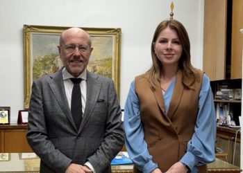 Συνάντηση εργασίας για την αντιμετώπιση του ψυχικού τραύματος που προκαλείται λόγω κακοποίησης, πραγματοποίησε η Υφ. Κατερίνα Παπακώστα, με τον Υφ. Δημήτρη Βαρτζόπουλο
