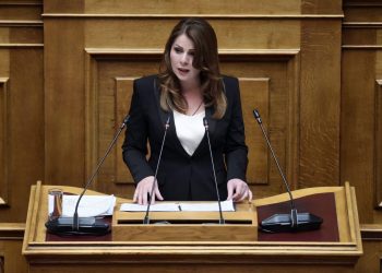 Βουλή – Κατερίνα Παπακώστα: Ορόσημο στην μάχη που δίνει η κυβέρνηση για ουσιαστική ισότητα, το σχέδιο νόμου που επιβάλλει υποχρεωτικό ποσοστό 33% συμμετοχής των γυναικών στα ΔΣ εισηγμένων εταιρειών