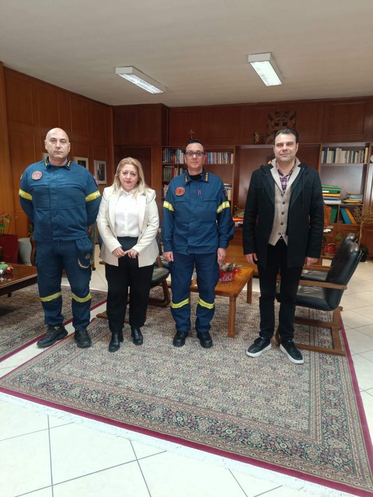 Συνάντηση Αντιπεριφερειάρχη Π.Ε. Τρικάλων Χρύσας Ντιντή με τον νέο Διοικητή της Πυροσβεστικής Υπηρεσίας Τρικάλων Ιωάννη Λιάπη