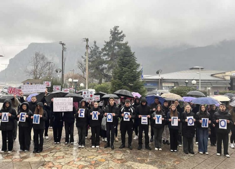 Μουζάκι: Σιωπηλή πορεία μαθητών για τα Τέμπη με ηχηρά μηνύματα (ΕΙΚΟΝΕΣ)
