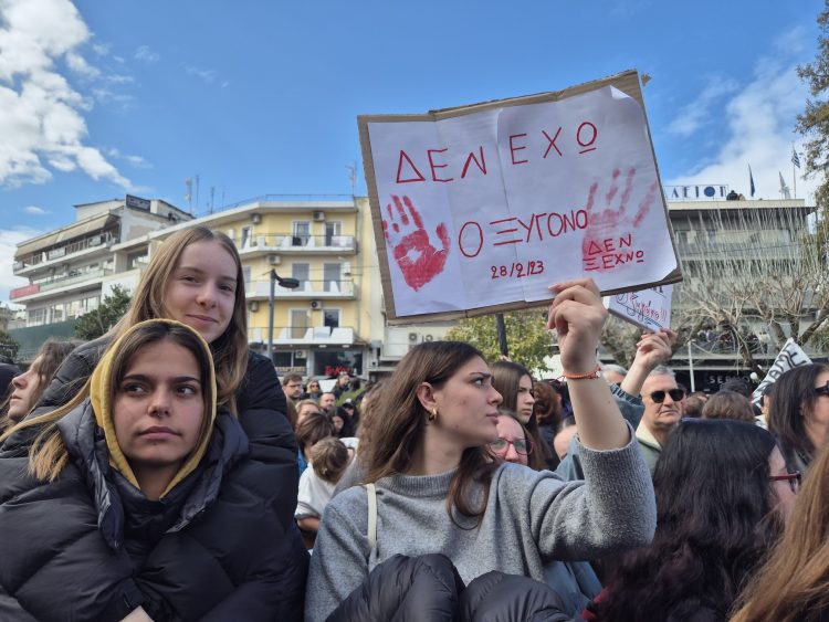«Δεν έχω οξυγόνο» – Μια κραυγή που δεν σβήνει, μια γενιά που δεν σωπαίνει