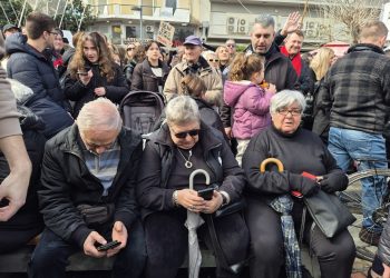 Οι ηλικιωμένοι δίπλα στη νέα γενιά: Μνήμη, οργή και καθήκον