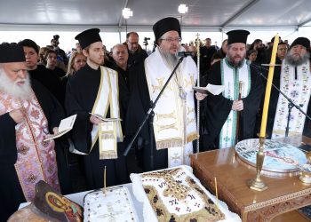 Ράγισαν καρδιές στο μνημόσυνο για τα θύματα της σιδηροδρομικής τραγωδίας των Τεμπών