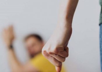 Χτύπησε χωρίς λόγο γείτονά του με αλυσίδα στην πλάτη!