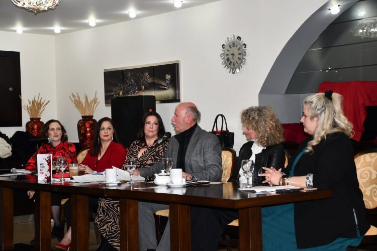 Λογοτεχνικό ταξίδι μυστηρίου: Η παρουσίαση του νέου βιβλίου της Κατερίνας Ευαγγέλου – Κίσσα μάγεψε το κοινό