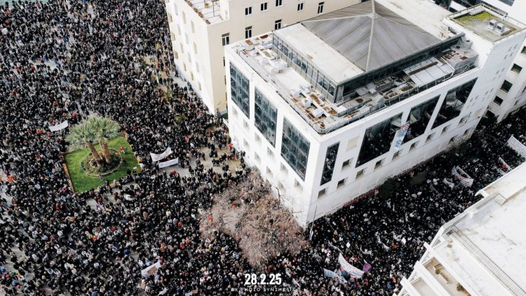 Βόλος: Νέες εικόνες από την μεγαλύτερη πορεία στην ιστορία της πόλης – 60.000 πολίτες απαίτησαν δικαιοσύνη στη μνήμη των θυμάτων