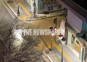 Γιατί πλημμύρισε κεντρικός δρόμος στον Βόλο
