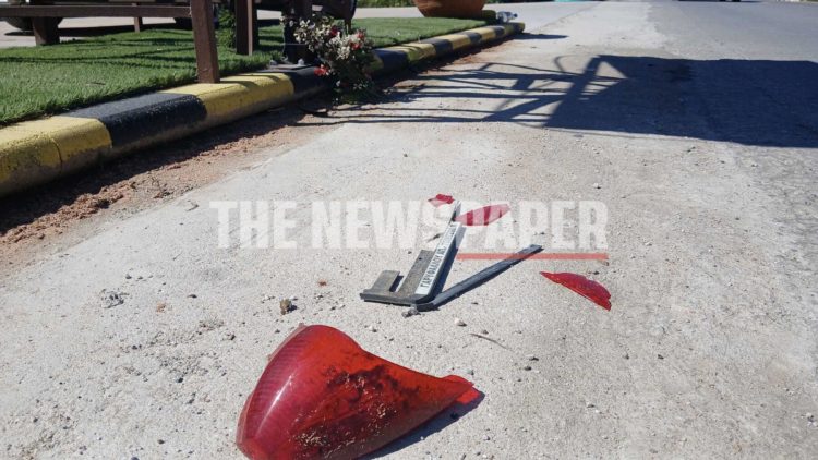 Νεκρό νιόπαντρο ζευγάρι στον Βόλο: Λουλούδια στον τόπο του δυστυχήματος από συγγενείς και φίλους (ΕΙΚΟΝΕΣ)
