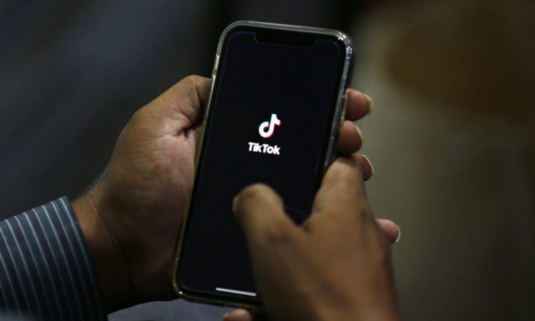 Ποια είναι η «θεωρία του αεροδρομίου» που έχει γίνει τάση στο TikTok