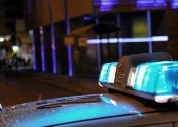 Βραδιά με ένταση στον οικισμό της Μαύρικας – Πυροβολισμός, τραυματίες και πυρκαγιά