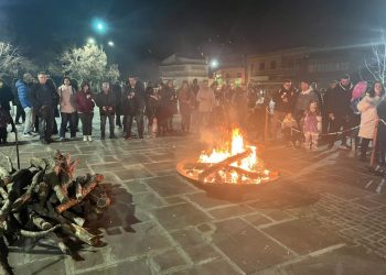 «Άναψαν» οι φωτιές και το γλέντι της Αποκριάς στη Λάρισα (ΕΙΚΟΝΕΣ – ΒΙΝΤΕΟ)