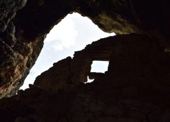 Το Σπήλαιο της Τσακαλόπετρας σε χωριό της Λάρισας και το ενδιαφέρον της NASA: Οι εξαφανίσεις, τα φώτα στον ουρανό και οι υπόγειες πόλεις (ΕΙΚΟΝΕΣ)