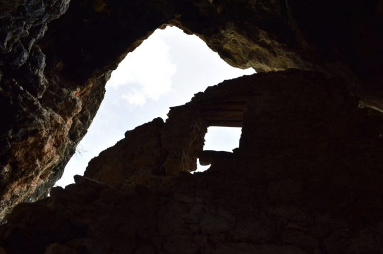 Το Σπήλαιο της Τσακαλόπετρας σε χωριό της Λάρισας και το ενδιαφέρον της NASA: Οι εξαφανίσεις, τα φώτα στον ουρανό και οι υπόγειες πόλεις (ΕΙΚΟΝΕΣ)