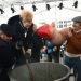 Αναβίωσε το «Μπουρανί» στον Τύρναβο: Πειράγματα και πιπεράτα σχόλια γύρω απ’ το καζάνι για τους λάτρεις του εθίμου (ΕΙΚΟΝΕΣ – ΒΙΝΤΕΟ)