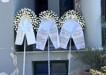 Λάρισα: Ανείπωτος πόνος στο τελευταίο «αντίο» στον 39χρονο Σάκη Κέντρα (ΕΙΚΟΝΕΣ)