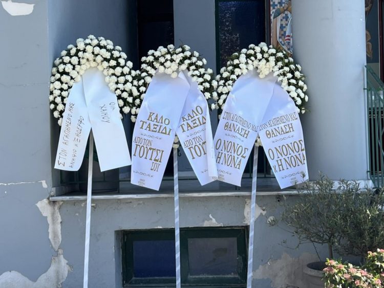 Λάρισα: Ανείπωτος πόνος στο τελευταίο «αντίο» στον 39χρονο Σάκη Κέντρα (ΕΙΚΟΝΕΣ)