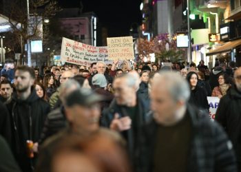 Λάρισα: Πλήθος κόσμου στο νέο συλλαλητήριο για τα Τέμπη – Δείτε βίντεο και φωτογραφίες