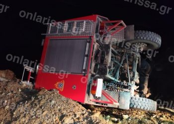 Λάρισα: Τροχαίο με Πυροσβεστικό όχημα που τούμπαρε στην περιοχή της Καλλιπεύκης – Άγιο είχαν οι πυροσβέστες (ΕΙΚΟΝΕΣ)